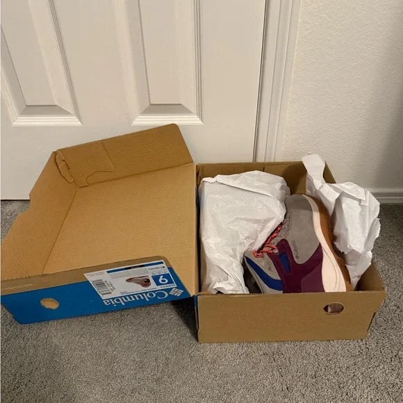 Columbia Women's Hiking Boots NWT - Picture 4 of 7